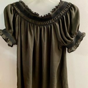 Beautiful hunter green off the shoulder top.